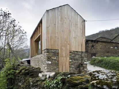 Casa Rural en el Paderne reformada por Carlos Quintáns