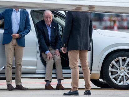 El rey emérito Juan Carlos I, a su llegada a Sanxenxo, Pontevedra, el 19 de mayo de 2022.
