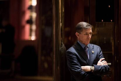 Michael Flynn, en el vest&iacute;bulo de la Torre Trump de Nueva York, el pasado enero.