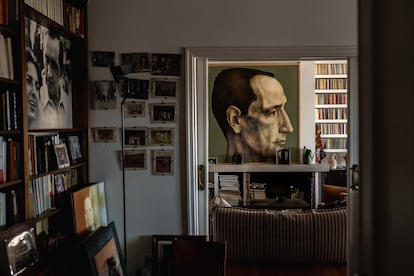 Retrato de Miguel Delibes en su casa de Valladolid.