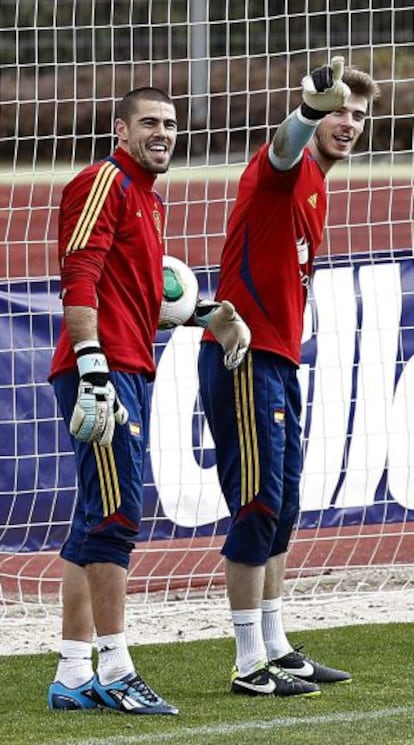 Valdés y De Gea, en un entrenamiento de la selección.