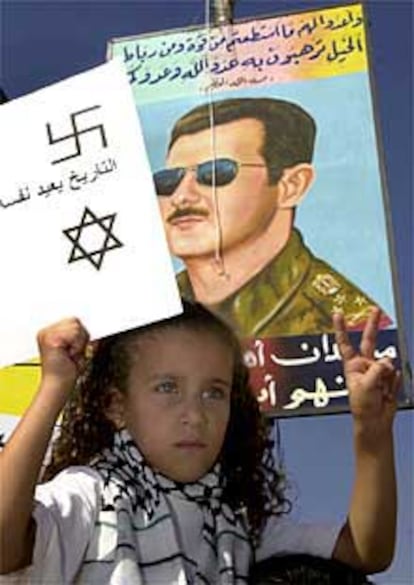 Una niña siria, en una manifestación en Damasco a favor de los palestinos.