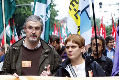 Los secretarios generales de ELA, Adolfo Mu?oz, y LAB, Ainhoa Etxaide, durante la manifestacin de ambas centrales el pasado Primero de Mayo en Bilbao.