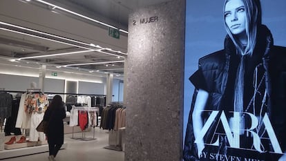 Pantalla en una tienda de Zara de A Coru&ntilde;a