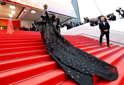 La modelo Leomie Anderson en la alfombra roja de 'Érase una vez...en Hollywood'.
