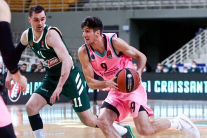 Bolmaro, perseguido por Hezonja, en el Panatinaikos-Barça.