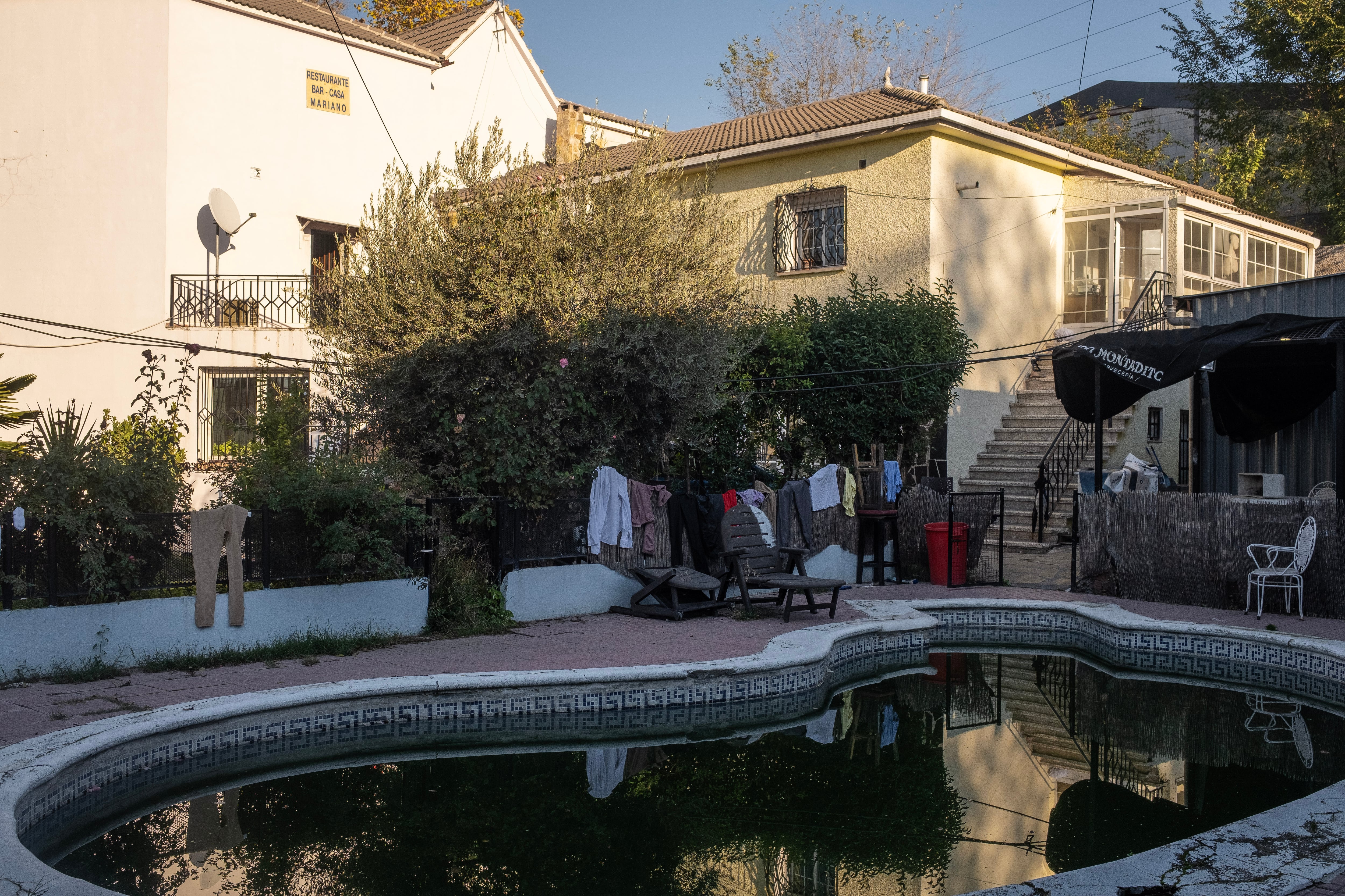 Casa Mariano: la pensión para latinos que no sale en Google incrustada entre los clanes de la droga de la Cañada Real