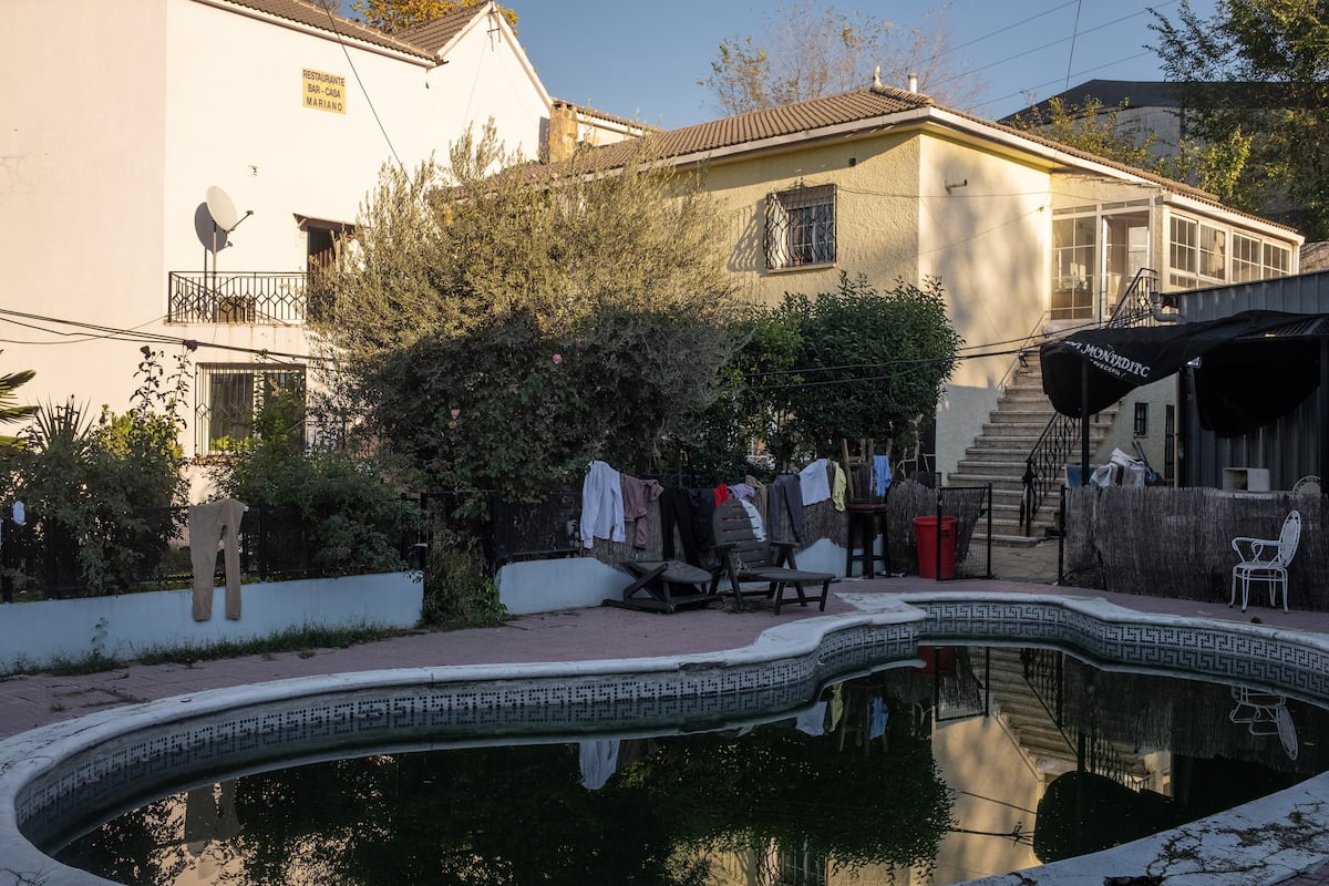 Casa Mariano: la pensión para latinos que no sale en Google incrustada entre los clanes de la droga de la Cañada Real