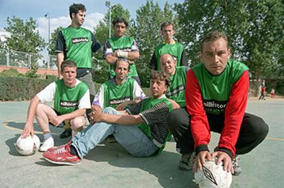 Miembros del equipo de fútbol promovido por la revista <i>Milhistorias</i> que asistirán al campeonato que se celebrará en Austria.