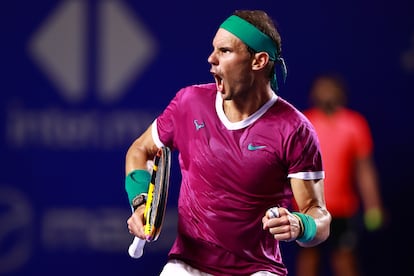 Rafael Nadal celebra uno de los puntos conseguidos en el 'tie break' frente a Tommy Paul, en Acapulco.