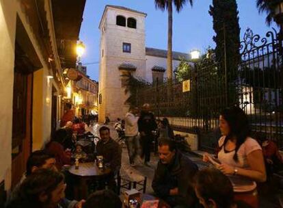 Tapeo en la calle malagueña de San Agustín, con el Museo Picasso al fondo.