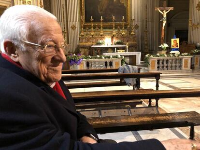 El padre Ángel, en el interior de la iglesia de los Santísimos Estigmas de San Francisco de Roma, este sábado.