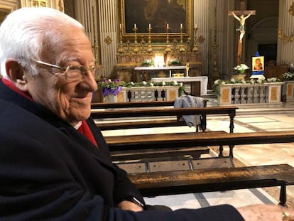 El padre Ángel, en el interior de la iglesia de los Santísimos Estigmas de San Francisco de Roma, este sábado.