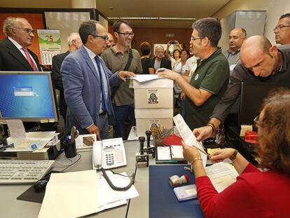 Rafael Chirbes sale de su retiro literario y carga contra Fabra