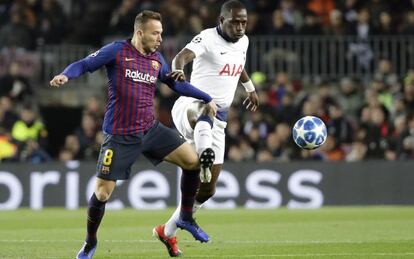 Arthur y Moussa Sissoko durante el partido.