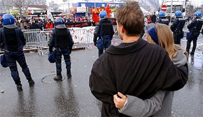 Manifestación contra la globalización durante el pasado Foro de Davos.