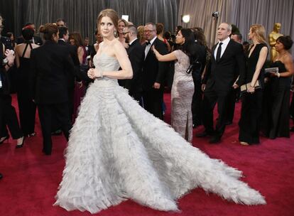 Oscar de la Renta es uno de los diseñadores con mayor cuota de famosas por alfombra roja. La lista de actrices que ha vestido para la gala de los Oscar va desde Amy Adams, en 2013 (en la imagen) hasta Penélope Cruz, en 2005, pasando por Candice Bergen, en 1999, o Cameron Diaz, en 2010.