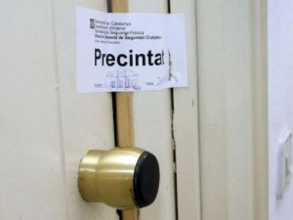 Puerta de la vivienda en la que fue hallado el cadáver.
