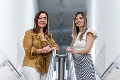 Elena Montesinos Sanchis a la izquierda, y Eva María López Medina en una imagen tomada en el congreso de la AEP celebrado en Valencia.