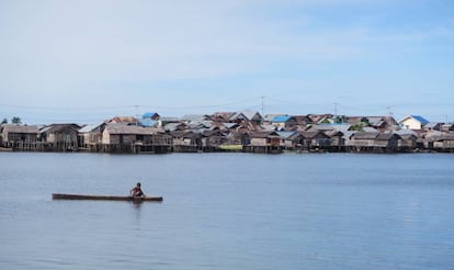 Los bajau pasan toda la vida en pueblos sobre el agua, como el de Jaya Bakti, en la isla de Célebes.