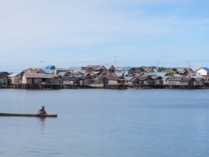 Los bajau pasan toda la vida en pueblos sobre el agua, como el de Jaya Bakti, en la isla de Célebes.