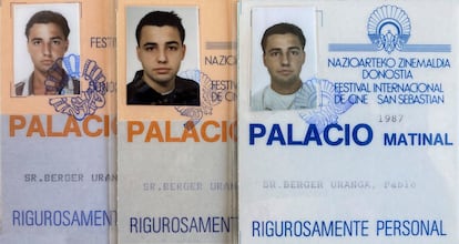 Tres de los carnets de prensa de Pablo Berger del festival de San Sebastián correspondientes a los años 1985, 1986 y 1987.