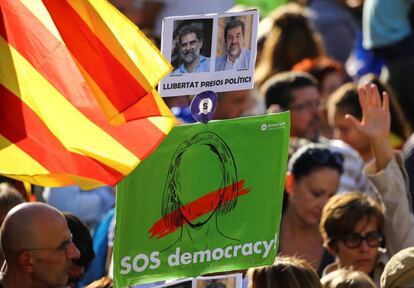 Han sido muchas las pancartas haciendo referencia a la encarcelación del presidente de la ANC, Jordi Sànchez, y del presidente de Òmnium, Jordi Cuixart.