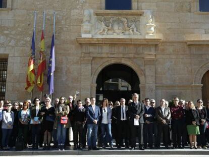 Concentración en repulsa de la violencia machista frente al Ayuntamiento de Llíria hace cuatro años.