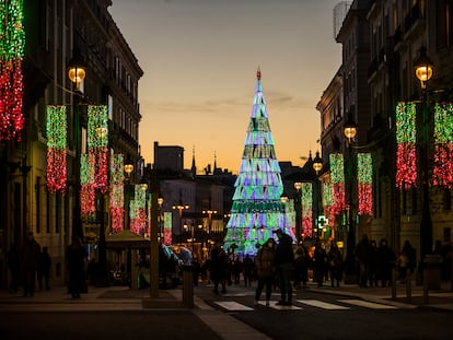 Luces de Navidad, en el centro de Madrid, en diciembre de 2020.