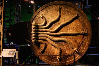 La puerta de serpientes utilizada en el rodaje de la película 'Harry Potter y la camara secreta', en los estudios de Londres.
