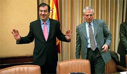 Álvarez-Cascos, junto a José Borrell, en la Comisión Mixta para las relaciones con la UE.