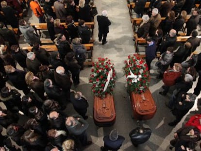 Funeral por los dos ciclistas fallecidos, ayer en Balaguer.
