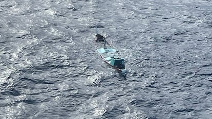 The semi-sunken boat was located around 60 nautical miles south of the island of El Hierro.