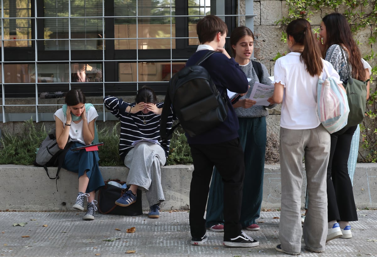 Miles de estudiantes afrontan con nervios y excitación la última Evau antes del cambio de modelo