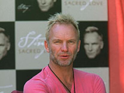 Sting, ayer en Madrid, durante la sesión de fotos, antes de presentar <i>Sacred love.</i>