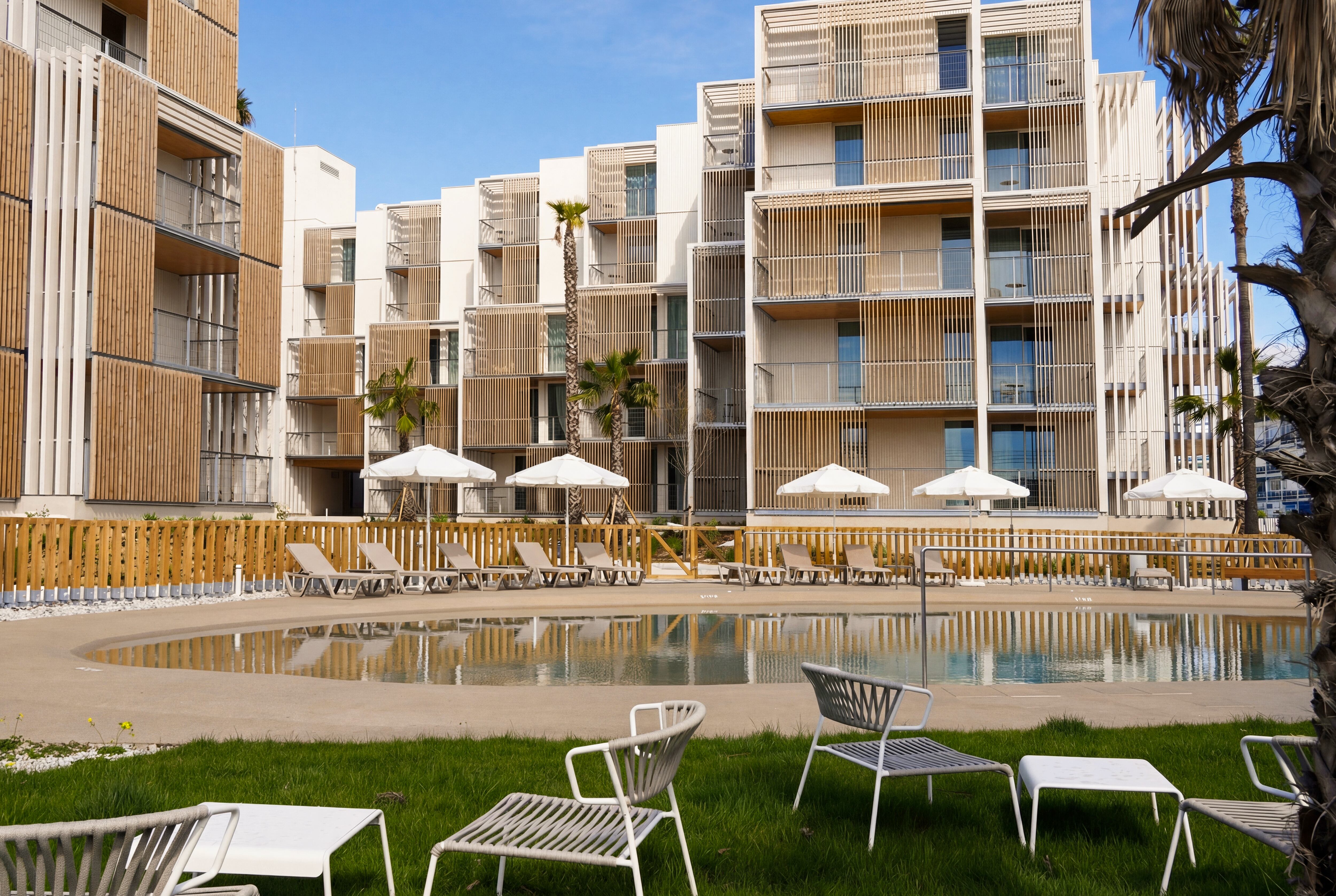 Kategora Oceanika, en operación desde marzo por su marca hotelera Kora Living como Kora Olea, tiene apartamentos disponibles a partir de los 238.000 euros.