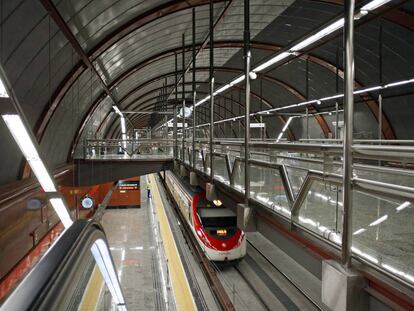 Interior de la estaci&oacute;n de Cercan&iacute;as de Sol. 