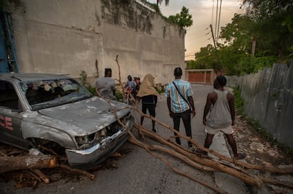  Un puesto de control vecinal en el barrio de Pacot. 