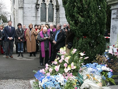 Homenaje a Gregorio Ordóñez, ayer en el cementerio donostiarra de Polloe.