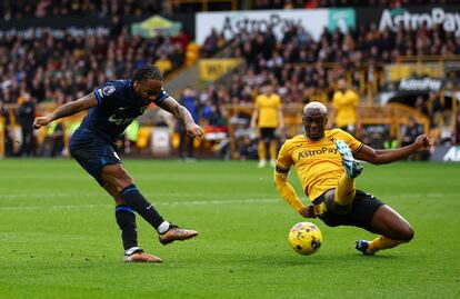 Sterling remata este domingo en el partido entre Chelsea y Wolves.