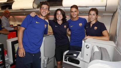 Sergi Roberto, Torrejón, Denis e Losada, no avião a Portland.