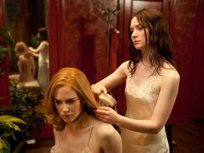 Nicole Kidman y Mia Wasikowska, en el filme.