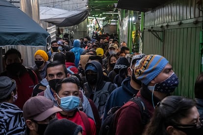 Usuarios del transporte público en México durante la pandemia