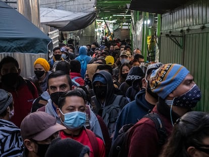 Miles de usuarios en la estación Pantitlán en Ciudad de México el pasado 11 de enero 2021.