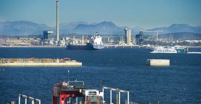 Nuevo muelle de carga de combustible en construcción de la empresa Vopak.