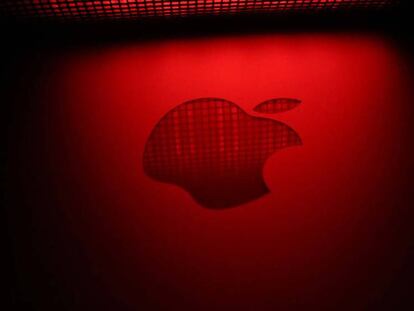 Logotipo de Apple de color rojo