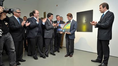 José María Aznar, en la inauguración de una exposición en el Centro de Arte Moderno Gerardo Rueda de Oporto, en mayo de 2011.