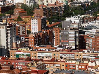 El juez archiva la causa por la venta de 1.860 pisos de Madrid al Blackstone durante el mandato de Botella