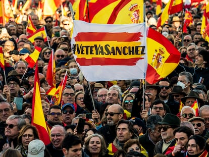 Manifestación contra el Gobierno de Pedro Sánchez en la plaza de Cibeles en Madrid, el pasado 23 de enero.