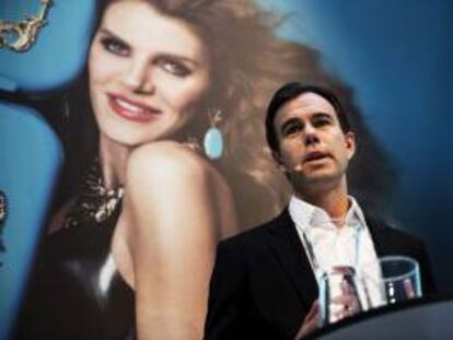 Karl-Johan Persson, director general del fabricante textil sueco Hennes and Mauritz (H&M), ofrece una rueda de prensa hoy en Estocolmo, Suecia.